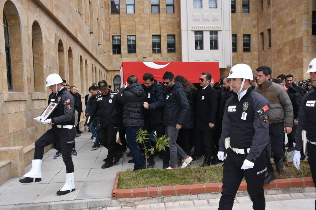 Şehit olan polisle ilgili kahreden detay! Hem doğum günüydü hem de mezuniyetin yıl dönümüydü - Resim: 1